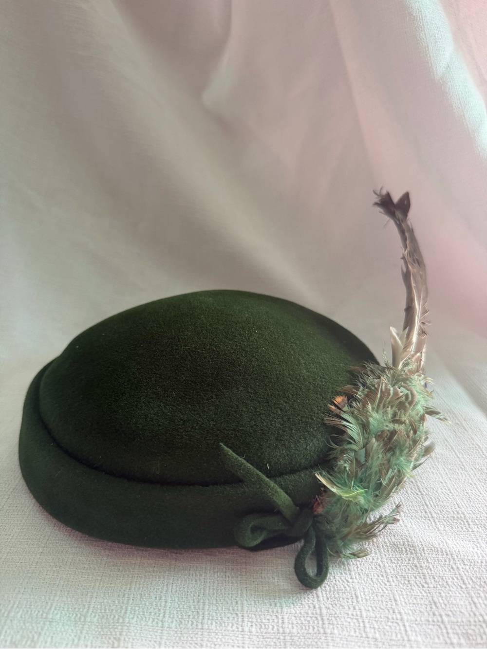 Vintage 50’s Green Felt Pillbox Hat with Feather Accent made in Italy retro